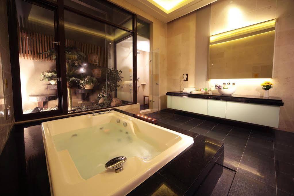 Wehome Motel Đài Nam Ngoại thất bức ảnh