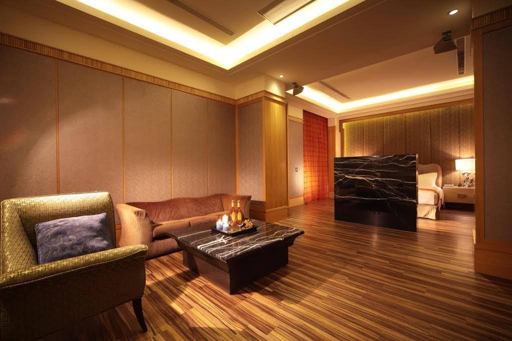 Wehome Motel Đài Nam Ngoại thất bức ảnh