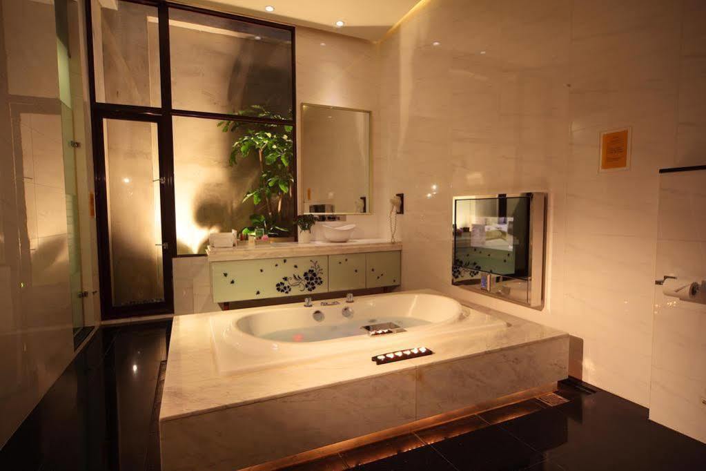Wehome Motel Đài Nam Ngoại thất bức ảnh